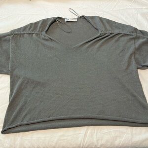 Grey slouchy sweater with rouched sleeves